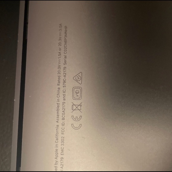 Holiday sale MACBOOK - Picture 1 of 2